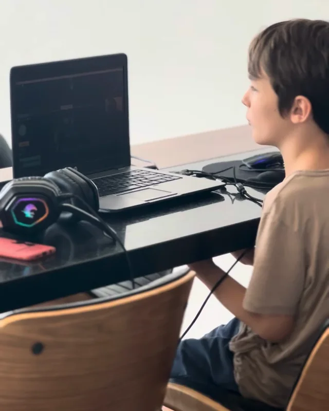 Real lesson: child learning with a native-speaking teacher
